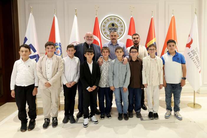 sosyal-medyadan-seslerini-duyurdular-bakan-ciftci-konyali-gencleri-makamina-cagirdi