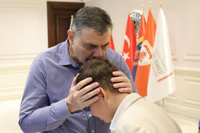 sosyal-medyadan-seslerini-duyurdular-bakan-ciftci-konyali-gencleri-makamina-cagirdi