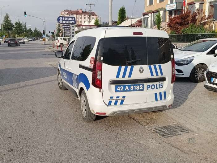 konyada-yurek-isitan-kurtarma-minik-kedi-icin-herkes-seferber-oldu