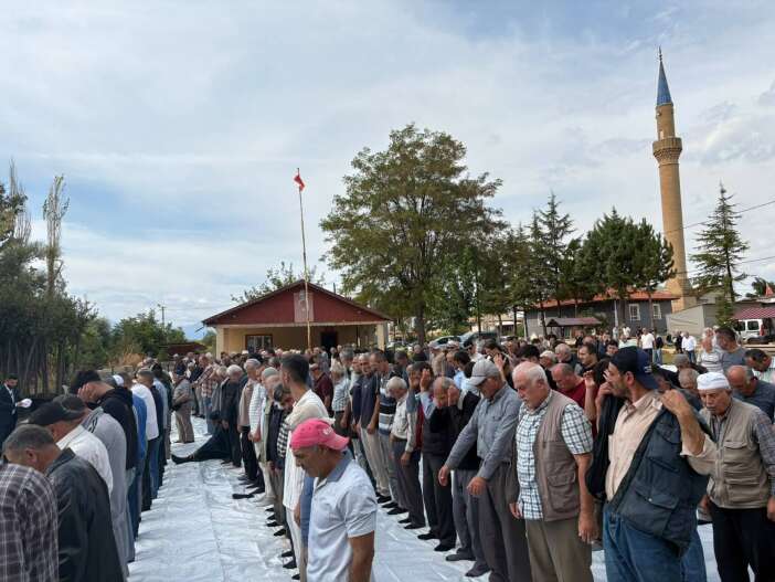 konyada-yurek-yakan-veda-kibris-gazisi-ibrahim-uludag-kizini-topraga-verdi