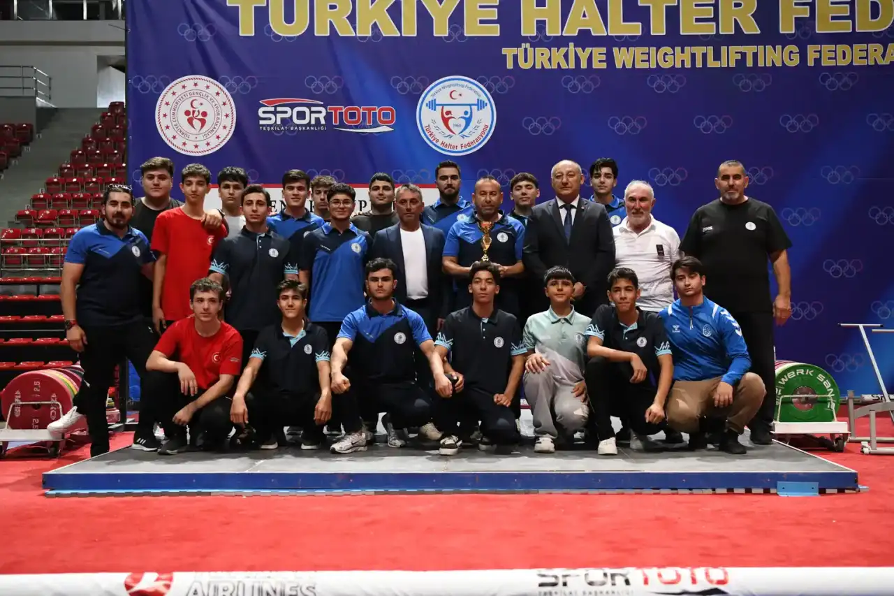 konyanin-genc-haltercilerinden-buyuk-basari-turkiye-ikincisi-oldular