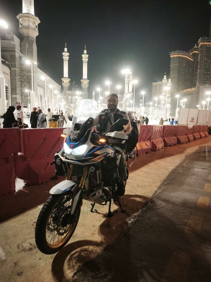 umre-icin-motosikletiyle-yola-cikti-konyadan-gecip-kutsal-topraklara-ulasti