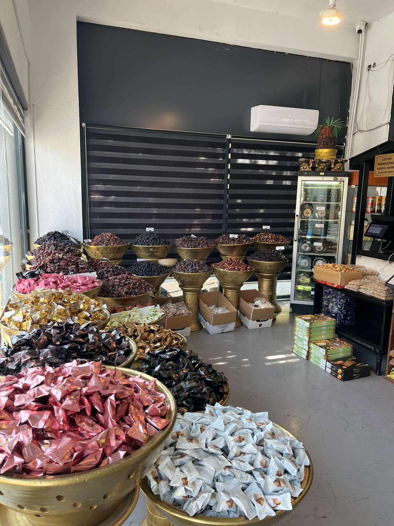 bir-seyyar-arabayla-basladi-konyadan-turkiyeye-gunde-10-ton-hurma-satiyor