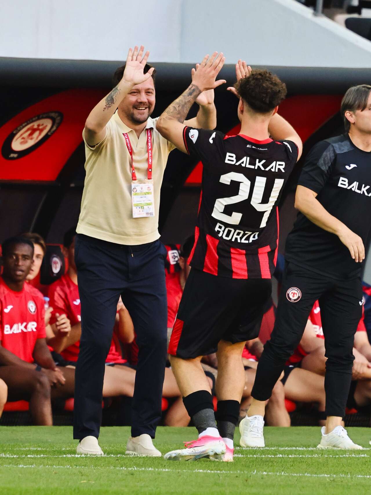 super-lig-ekibinde-teknik-direktorle-yollar-ayrildi