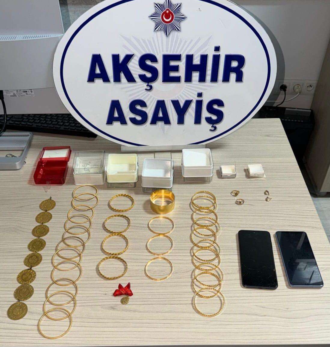 46-milyon-liralik-altinla-kaciyorlardi-planlari-konyada-suya-dustu