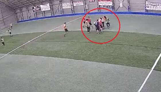 hali-saha-macinda-yere-yigildi-genc-saglik-calisani-hayatini-kaybetti