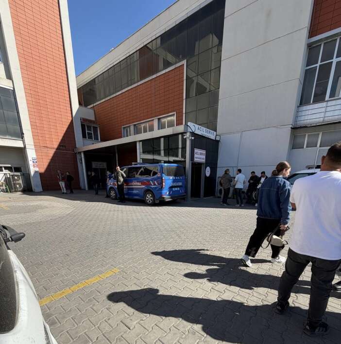 kari-koca-tartismasinda-kan-akti-3-cocuk-annesi-kadin-olduruldu
