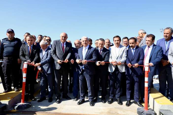 konya-ovasinda-beyaz-alti-heyecani-2026-2027-pancar-aliminda-ilk-kantar-kuruldu