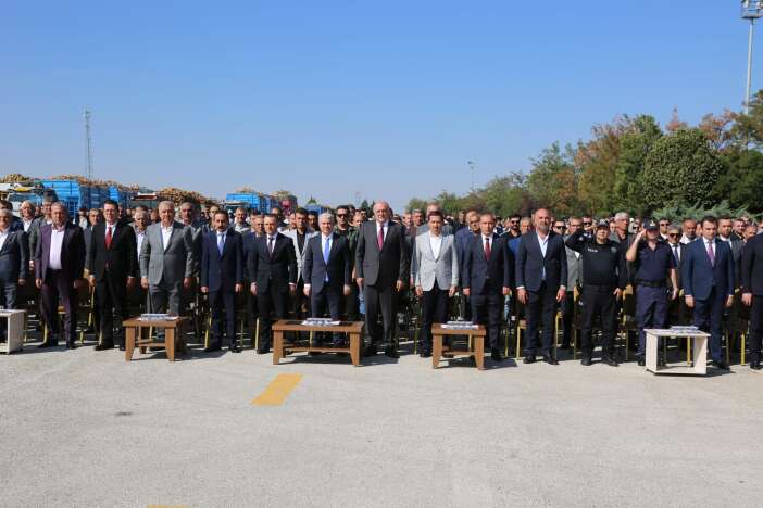 konya-ovasinda-beyaz-alti-heyecani-2026-2027-pancar-aliminda-ilk-kantar-kuruldu