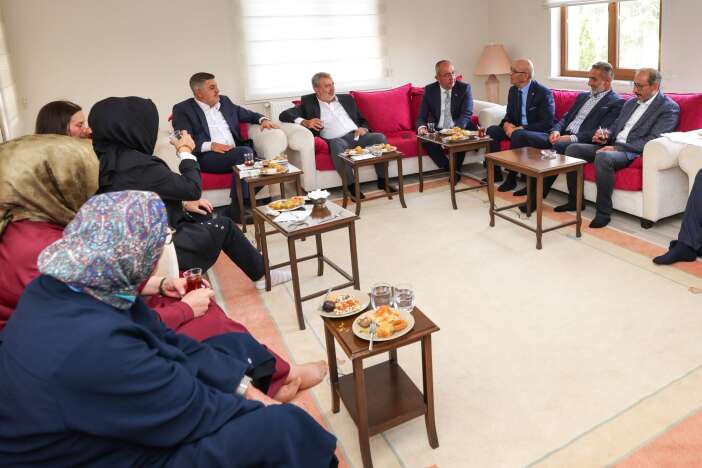 ak-parti-adiyaman-milletvekili-ishak-san-meramda-sahaya-indi