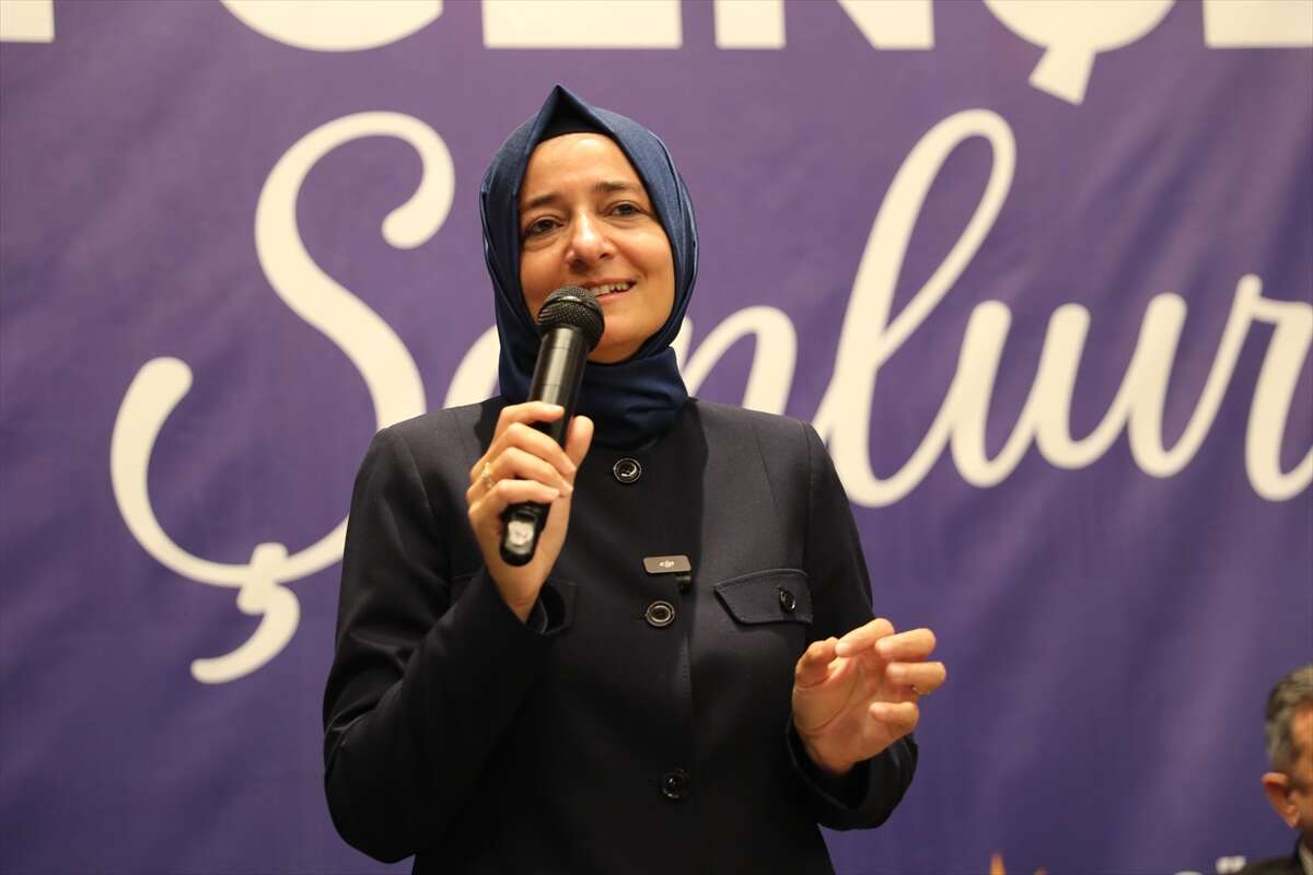fon-iddialari-sonrasi-fatma-betul-sayan-kaya-ak-partideki-gorevlerinden-istifa-etti