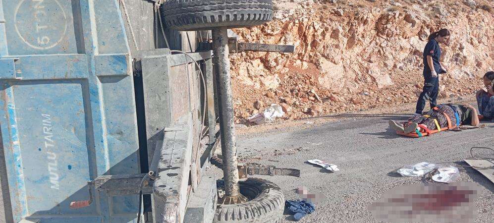 iki-traktor-carpisti-1-kisi-oldu-kari-koca-agir-yaralandi