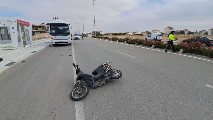 konya-plakali-otomobil-carpti-metrelerce-havaya-savrulup-servis-aracinin-altina-girdi