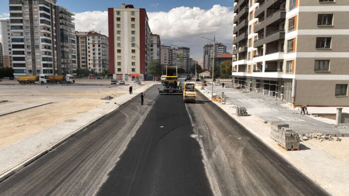 konyada-ulasimi-rahatlatacak-calisma-2-bin-400-ton-asfalt-serildi