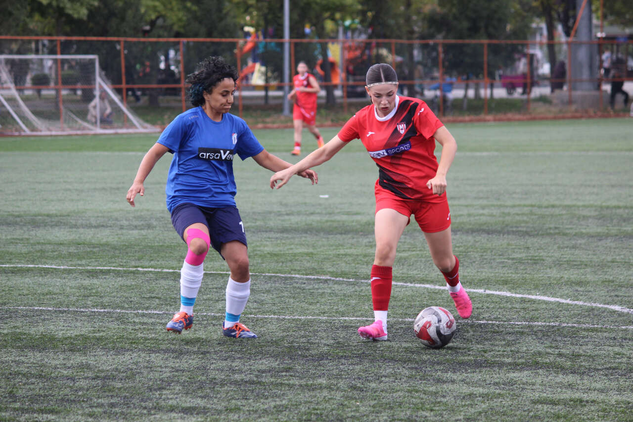 konyanin-kadin-futbol-takimindan-farkli-galibiyet