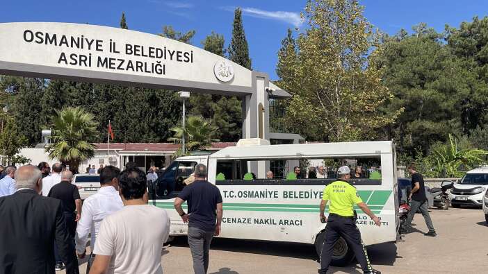 silahli-saldirida-hayatini-kaybeden-ogretmen-mehmet-bilgiliye-aci-veda