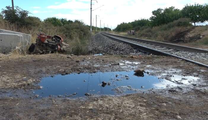 yuk-treni-traktoru-ikiye-boldu