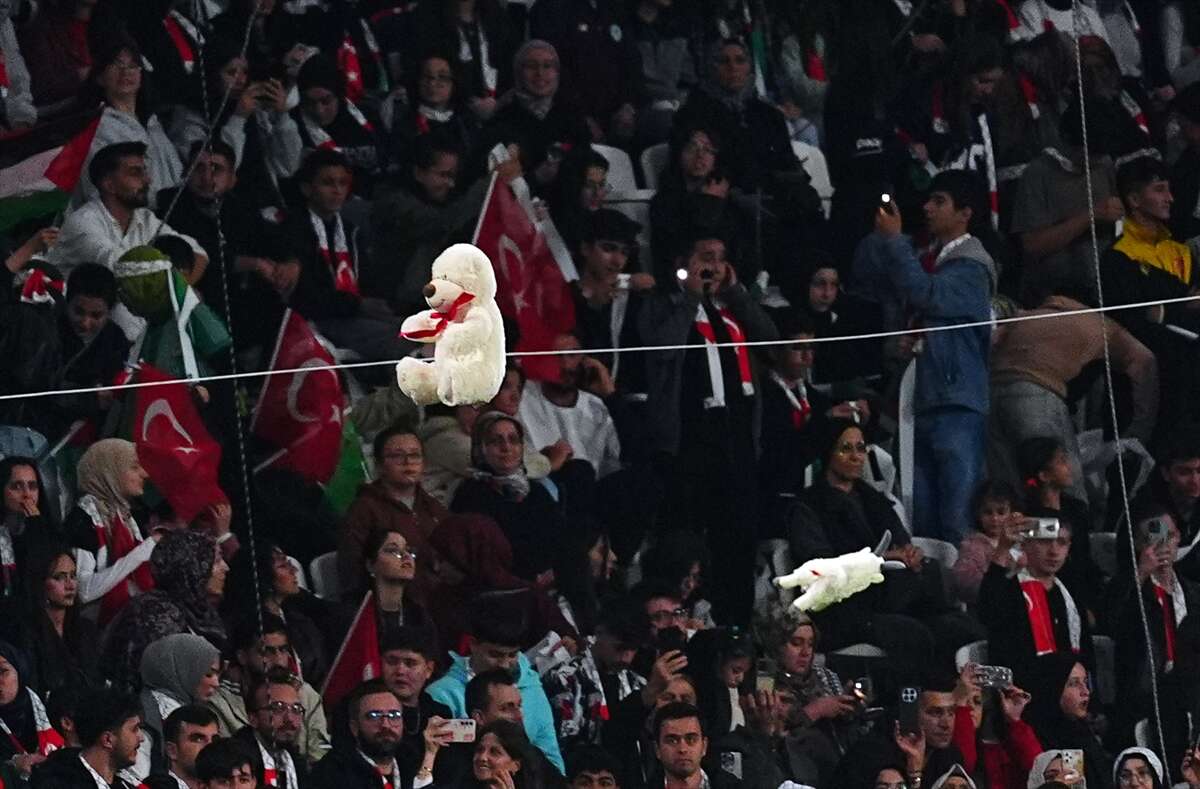 konyada-skorun-onune-gecen-gece-binler-filistin-icin-tek-yurek-oldu