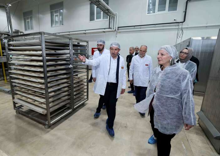 kulliye-heyeti-karatayda-ekmek-uretim-modeli-turkiyeye-ornek-gosterildi