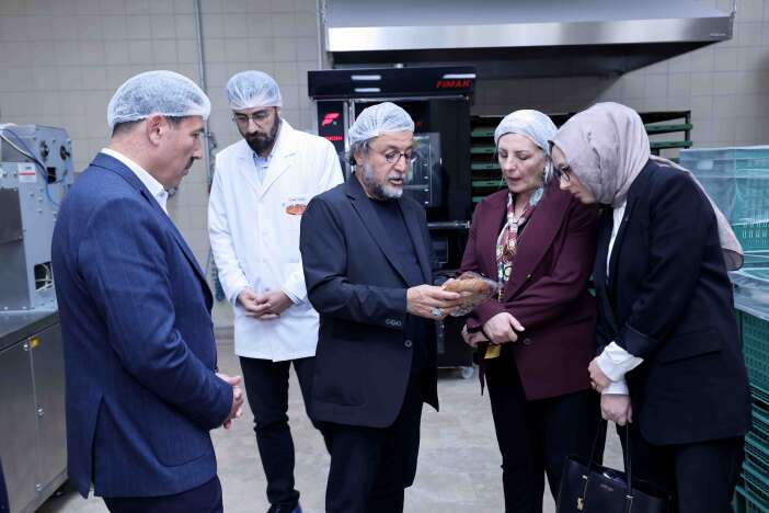 kulliye-heyeti-karatayda-ekmek-uretim-modeli-turkiyeye-ornek-gosterildi