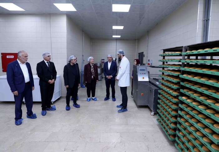 kulliye-heyeti-karatayda-ekmek-uretim-modeli-turkiyeye-ornek-gosterildi
