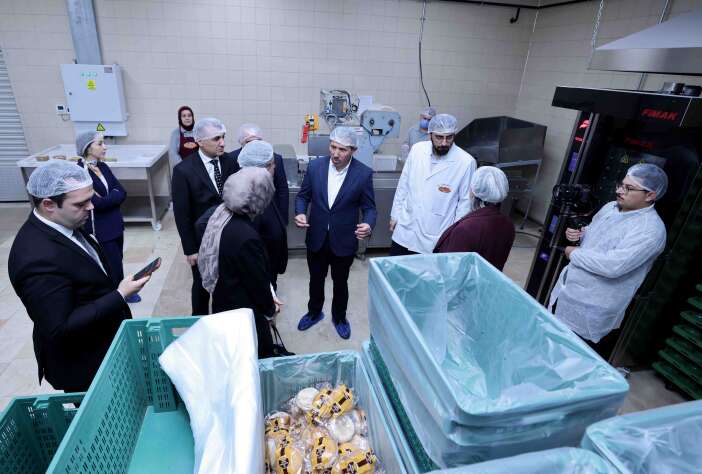 kulliye-heyeti-karatayda-ekmek-uretim-modeli-turkiyeye-ornek-gosterildi