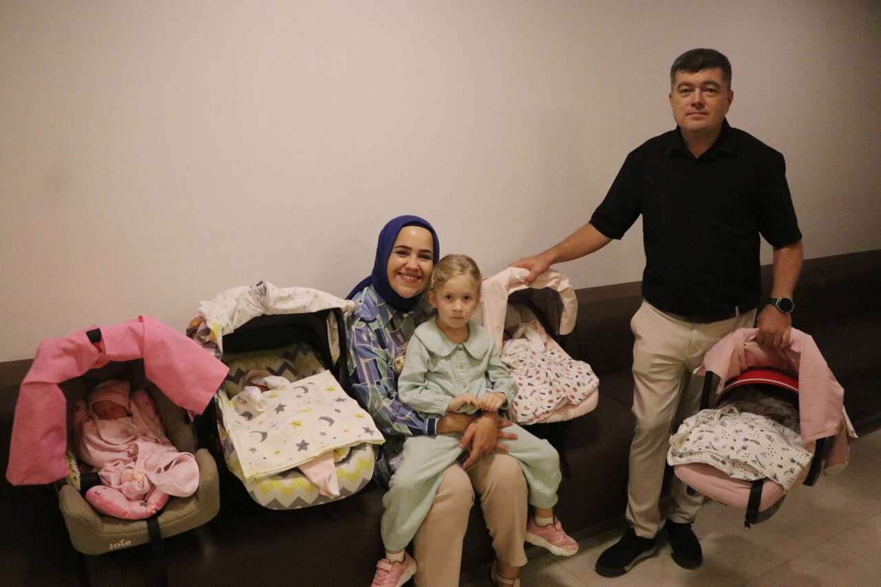 ikinci-cocuk-beklerken-buyuk-surpriz-dorduz-kiz-bebekleri-dunyaya-geldi
