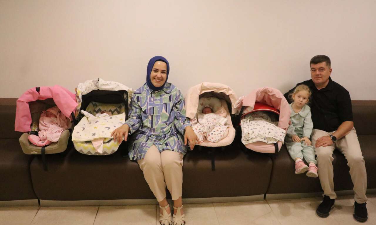 ikinci-cocuk-beklerken-buyuk-surpriz-dorduz-kiz-bebekleri-dunyaya-geldi