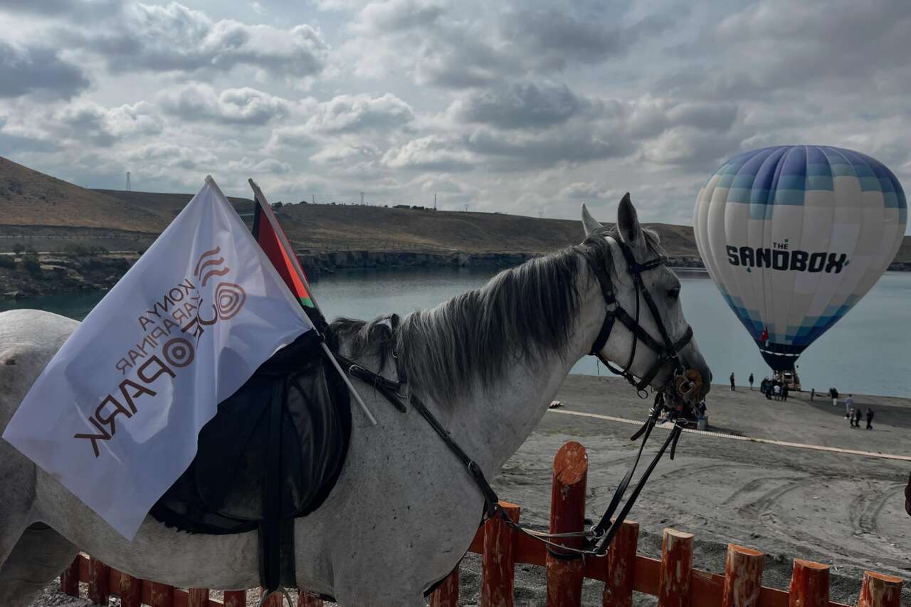 konyanin-essiz-golunde-surpriz-goruntu-balon-da-havalaniyor