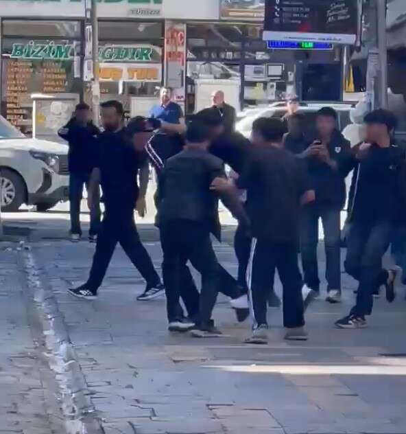 ayakkabi-magazasinda-mustali-kavga-7-kisinin-saldirina-ugradi