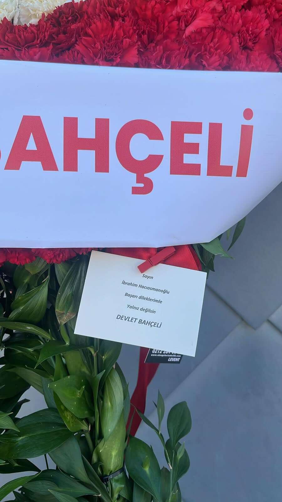 bahceli-tff-baskani-haciosmanogluna-cicek-gonderdi-uzerindeki-not-dikkat-cekti