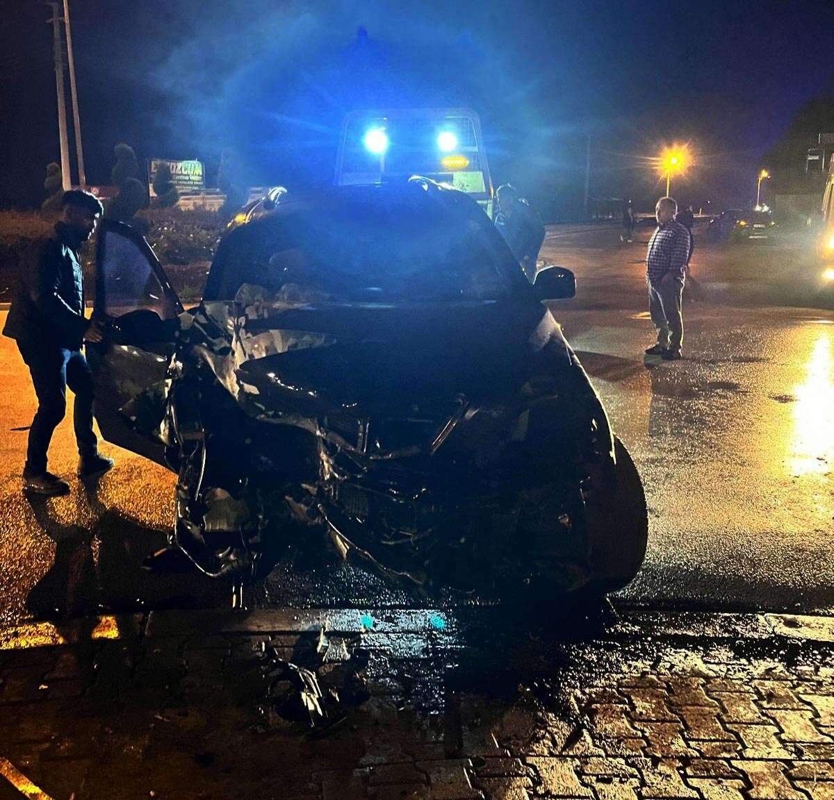 konyada-kontrolden-cikan-cip-duvara-carpti-4-genc-yaralandi