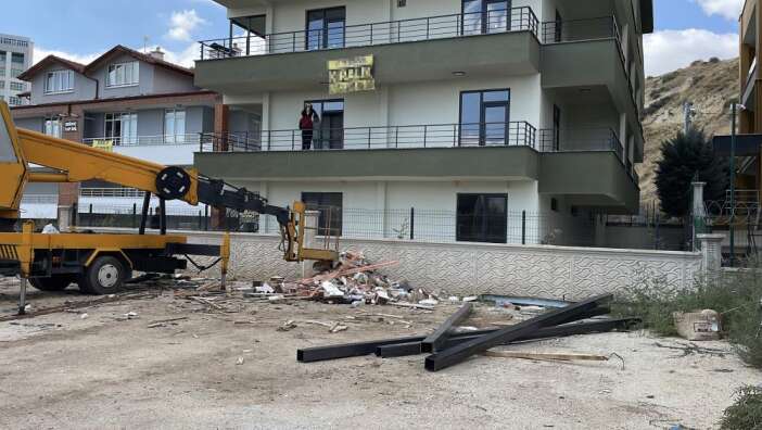 konyada-vinc-operatoru-2-metre-yukseklikten-dustu