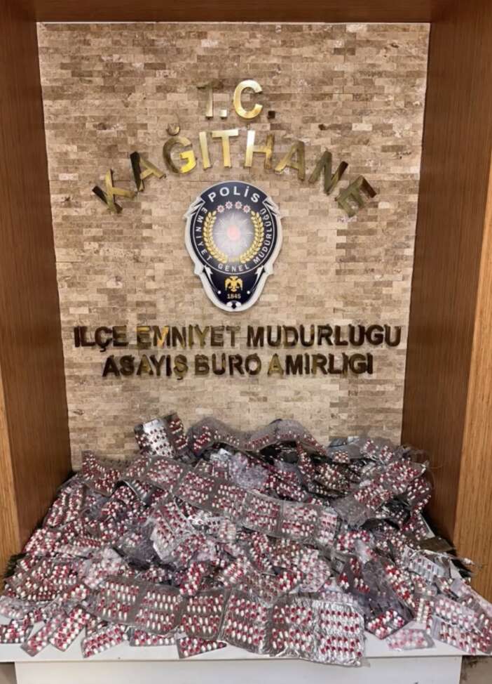 temizlik-iscilerinin-copte-buldugu-koli-uyusturucu-imalathanesini-patlatti