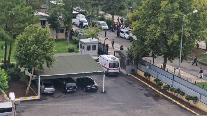 adliye-koridorunda-kavga-cikti-2-yarali-6-gozalti-var