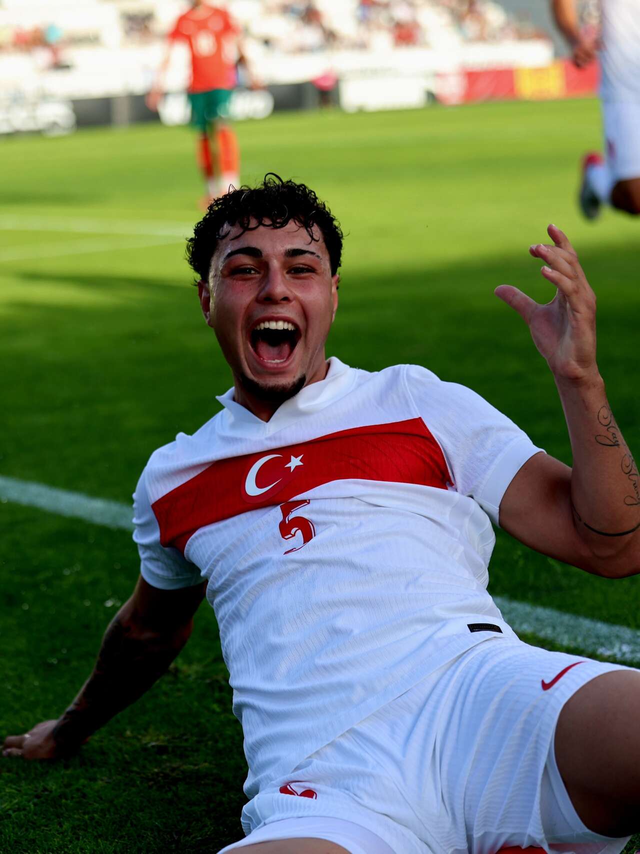 konyasporlu-stoper-milli-takimda-gol-sevinci-yasadi