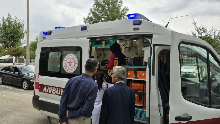 okuldan-cikan-12-yasindaki-kiz-ogrenciye-motosiklet-carpti