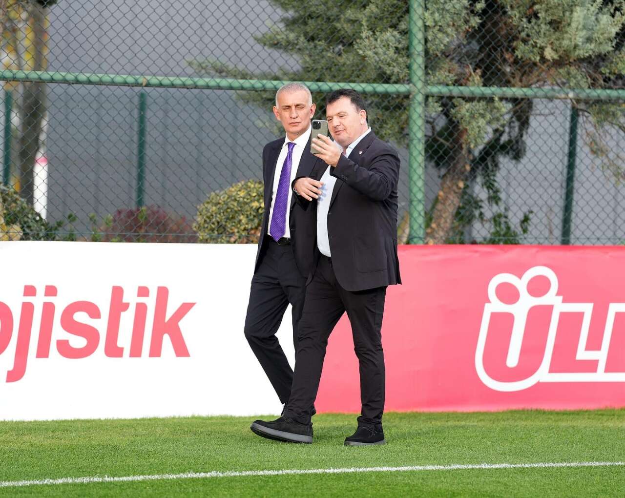 tff-yonetim-kurulunda-istifa-mevlut-aktan-yonetimi-yerden-yere-vurdu