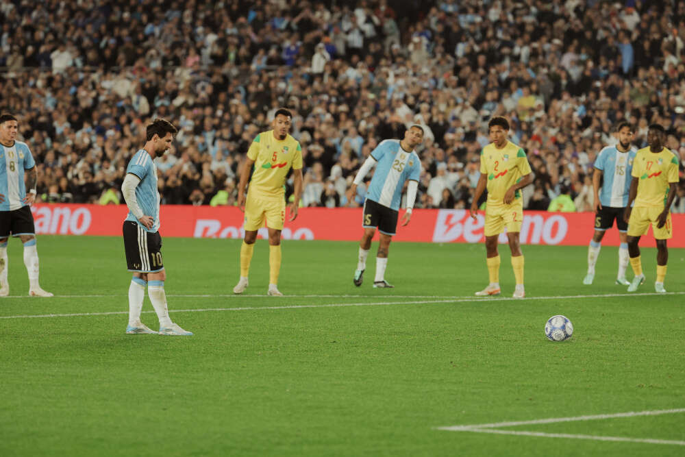 arjantinde-messi-icin-tarihi-gece-milli-takim-kariyerini-noktaladi