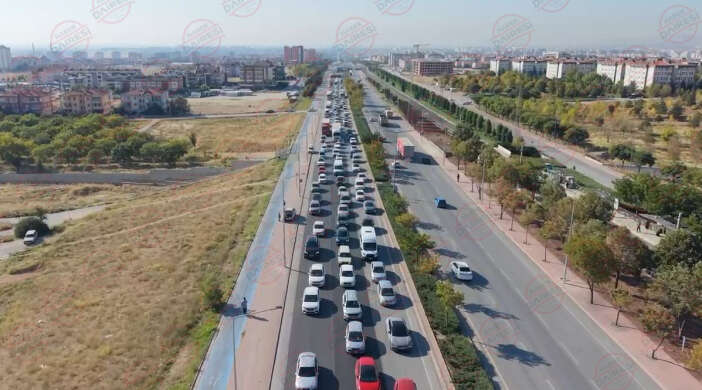 konyanin-yogun-yolunda-sabah-trafigi-kilitlendi-suruculer-cileden-cikti