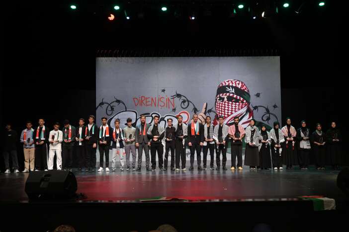 konyada-10-genc-10-siirle-gazzenin-sesi-oldu