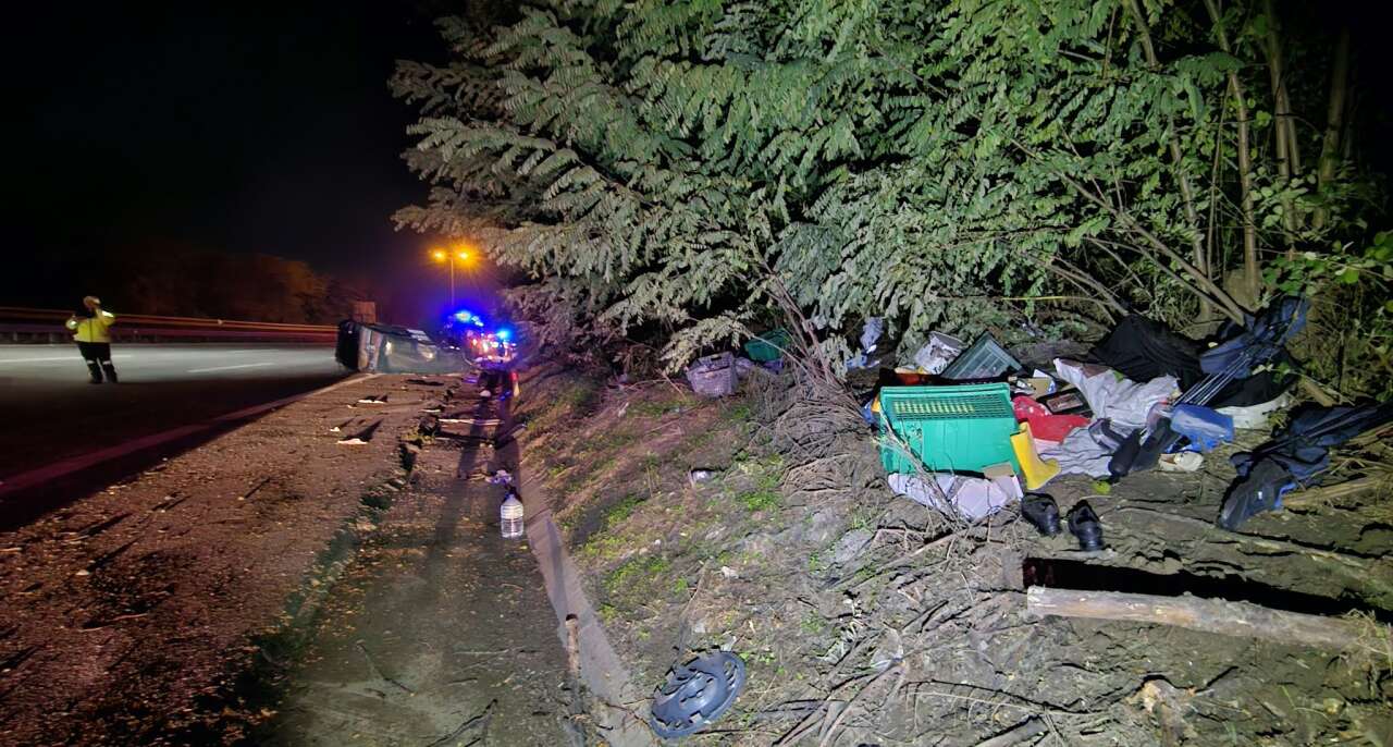 pes-pese-iki-kaza-aracina-bakmak-icin-indi-tirin-carpmasiyla-oldu