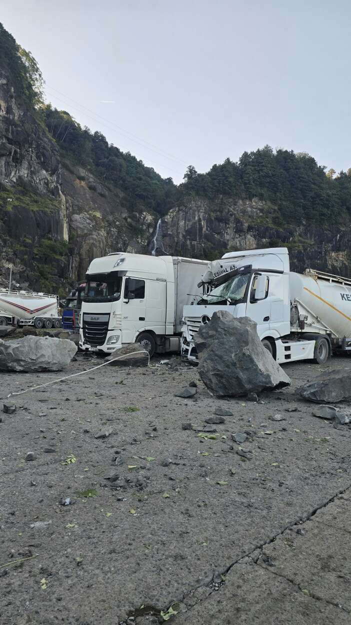yamactan-kopan-dev-kayalar-tir-parkina-dustu-kasim-topaloglu-hayatini-kaybetti