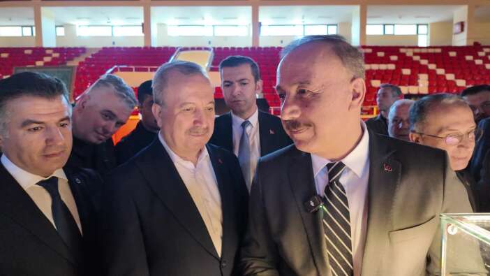 islam-tarihinin-kiymetli-emanetleri-ispartada-vatandaslarla-bulustu
