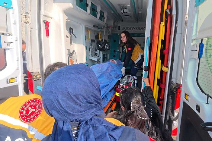 konyada-76-buyuklugundeki-deprem-alarmiyla-hastane-acil-tahliye-edildi