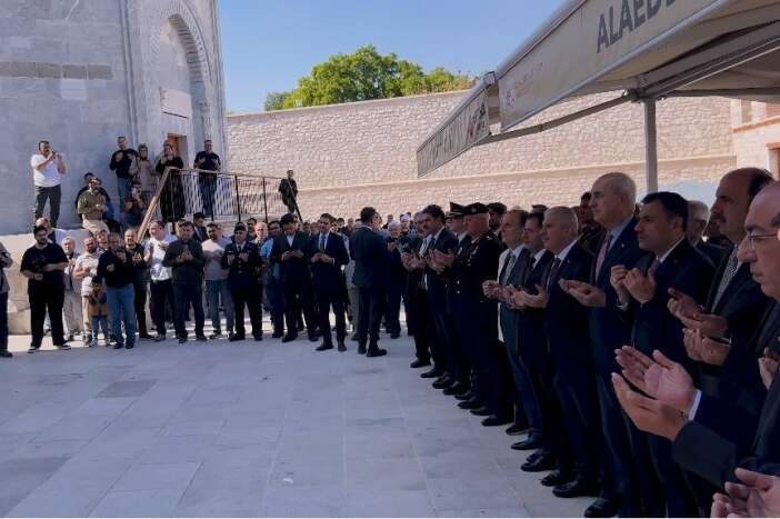 konyada-800-yillik-tarihin-golgesinde-anlamli-toren-kurtulmus-da-izledi