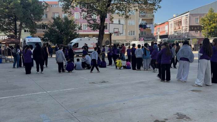 okulda-alarm-27-ogrenci-hastaneye-kaldirildi-egitime-ara-verildi
