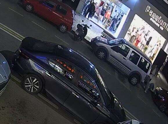 sokak-ortasinda-yasak-iliski-dayagi-3-kiz-kardes-gozaltina-alindi