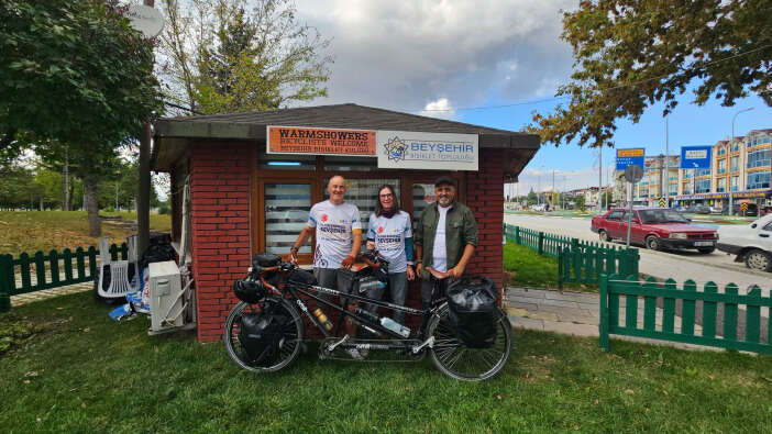 iki-kisi-tek-bisikletle-kilometrelerce-pedal-cevirdi-avrupa-turuna-konya-da-eklendi