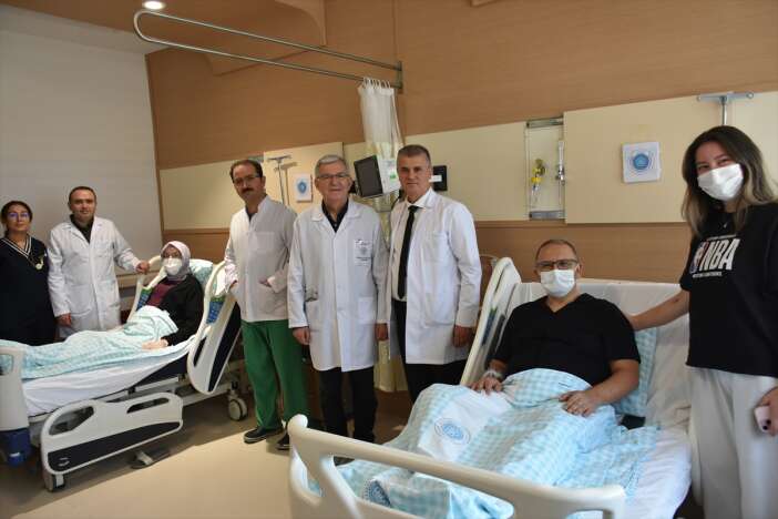 konyada-iki-aileyi-birbirine-baglayan-mucize-esler-bobreklerini-degistirdi